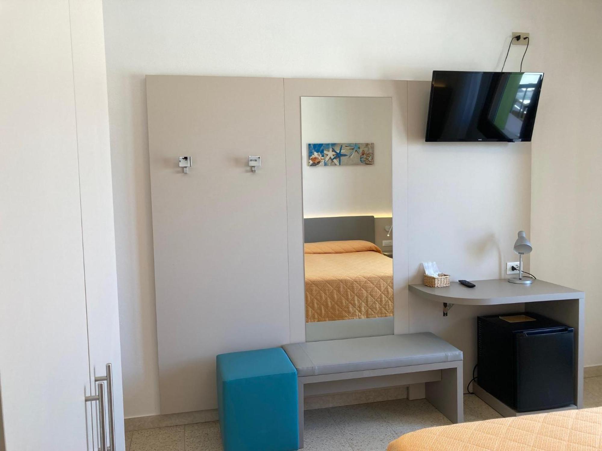 Hotel Giacomazzo Каорле Екстер'єр фото