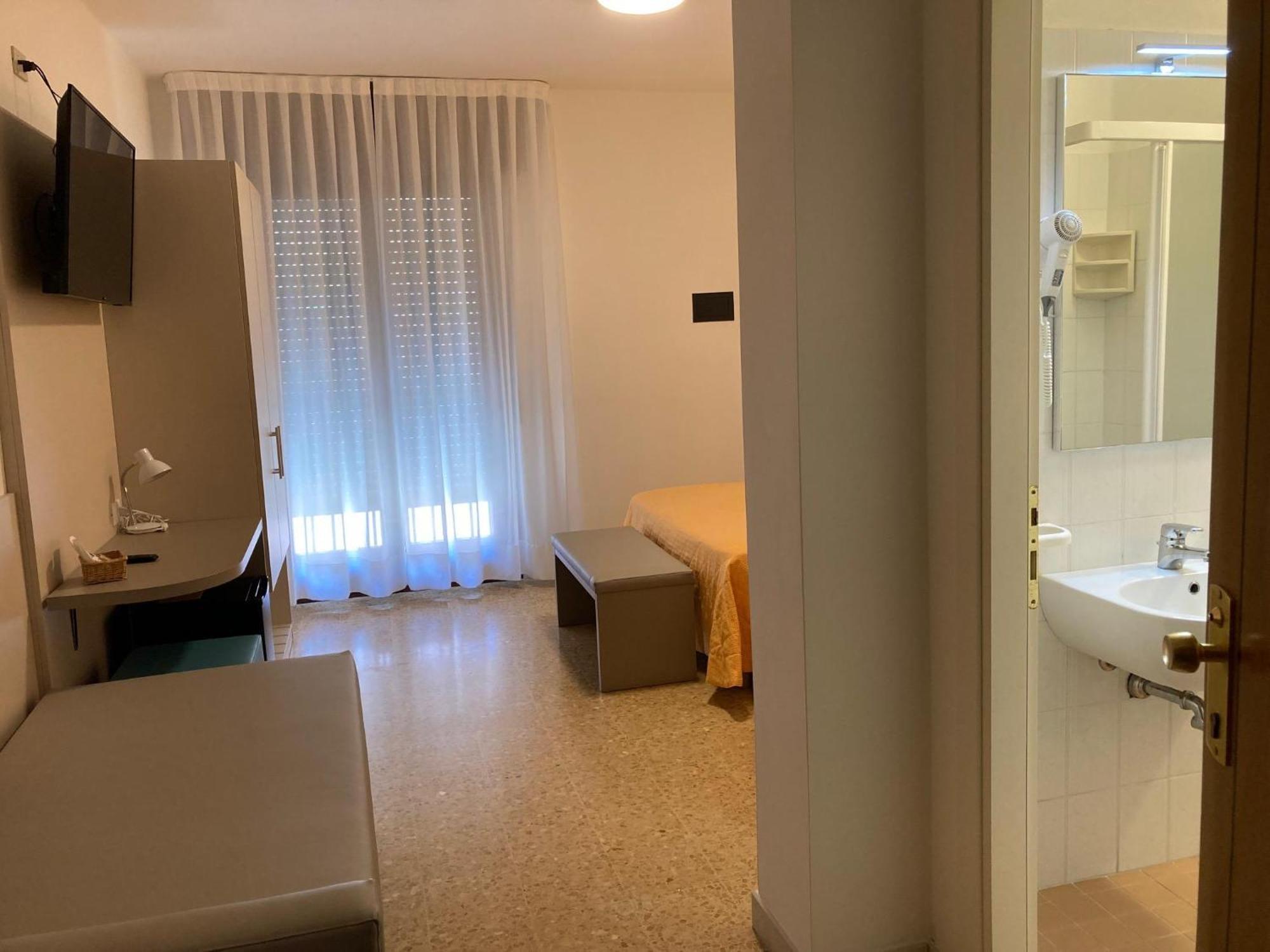 Hotel Giacomazzo Каорле Екстер'єр фото