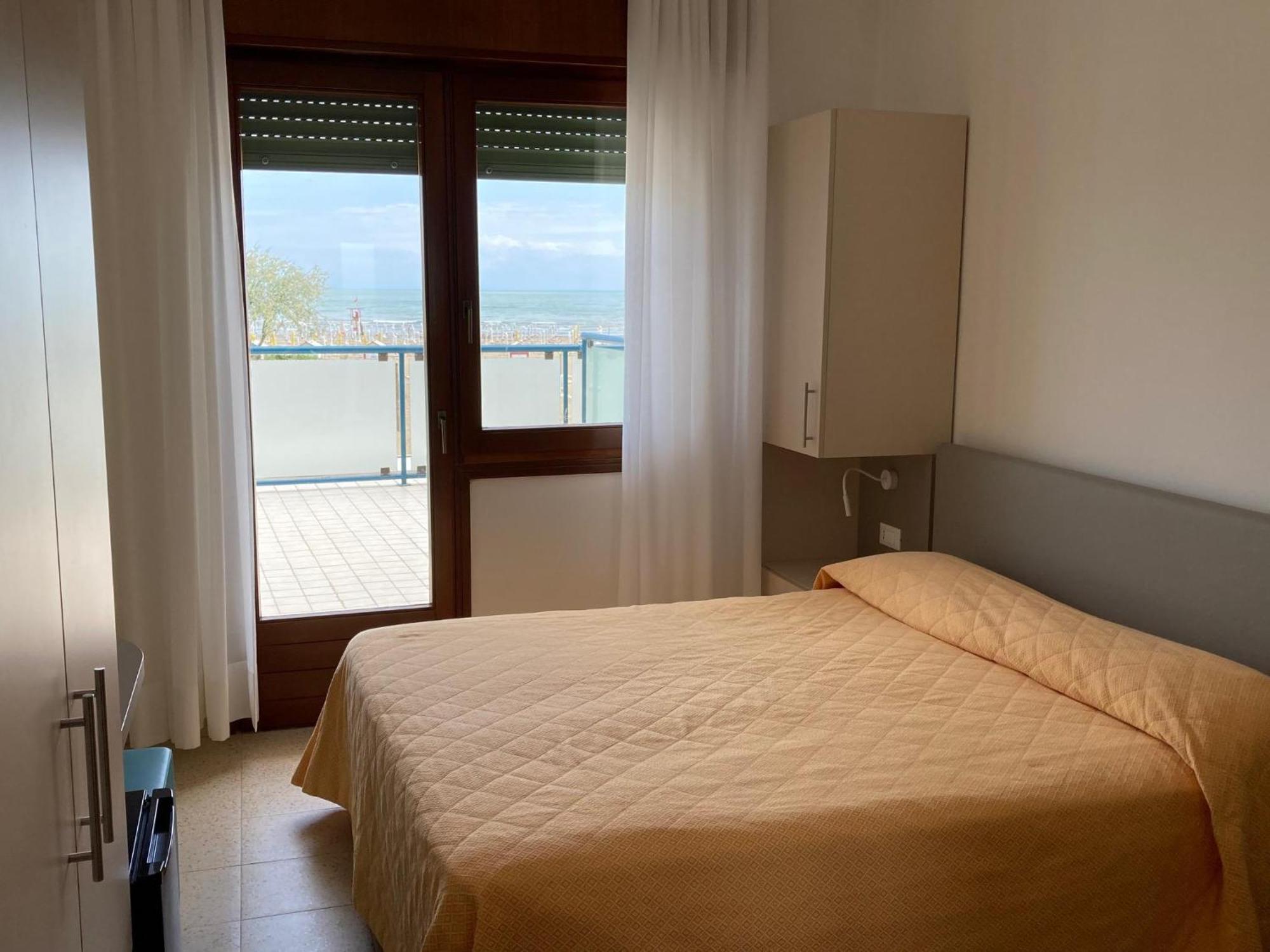 Hotel Giacomazzo Каорле Екстер'єр фото
