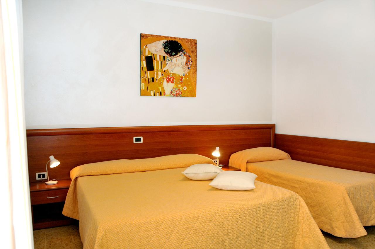 Hotel Giacomazzo Каорле Екстер'єр фото