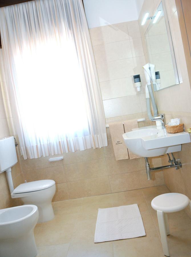 Hotel Giacomazzo Каорле Екстер'єр фото